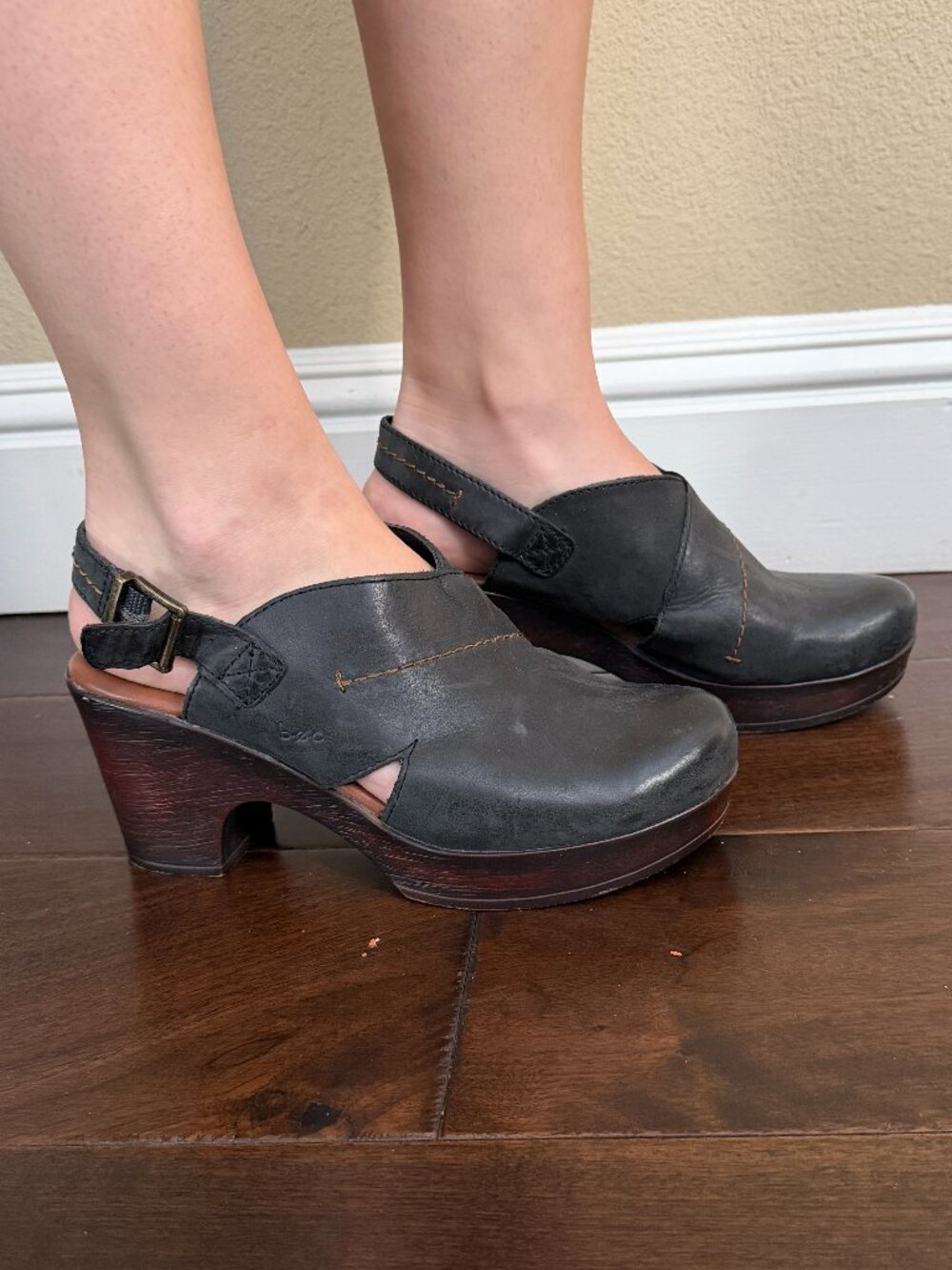 B.O.C. BOC Cecila Clog Block Heel Black with Woodgrain Size 8